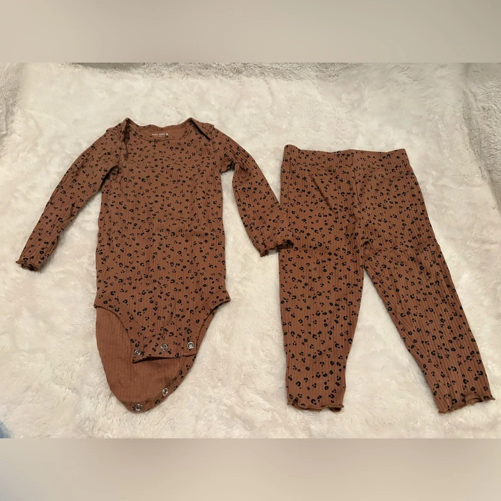 🌸5/$50🌸Carter's Animal Print Ribbed Long-Sleeve One-Piece with Matching Pants - Picture 1 of 2